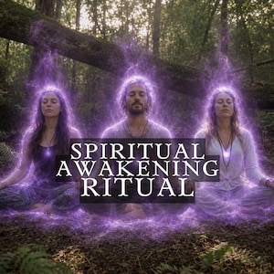 Może przedstawiać: Trzy osoby medytują w lesie, otoczone fioletowym polem energetycznym. Tekst "SPIRITUAL AWAKENING RITUAL" jest nałożony na obraz. Scena wywołuje poczucie spokoju i praktyki duchowej.