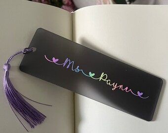 Marque-page personnalisé pour professeur : nom pastel arc-en-ciel, coeurs, pampille