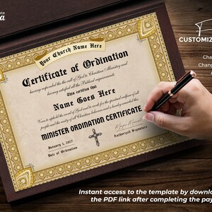 K&ouml;nnte beinhalten: Eine druckbare Ordinationsschein-Vorlage mit goldbraunem Rand. Der Text lautet "Ordinationsschein" und "Dies bescheinigt, dass Name Hier Steht". Das Datum der Ordination ist der 1. Januar 2027. Die Vorlage ist vollst&auml;ndig anpassbar.