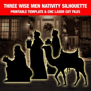 Op de afbeelding: Zwarte silhouetuitsparingen van de Drie Wijzen, een kameel en de tekst "THREE WISE MEN NATIVITY SILHOUETTE PRINTABLE TEMPLATE & CNC LASER CUT FILES" in een rode banner. De figuren worden verlicht met een zachte gloed, tegen een vage buitenachtergrond.
