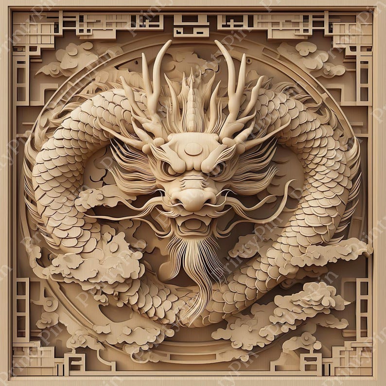 Pu&ograve; includere: Una scultura in legno dettagliata di un drago in una cornice circolare. Il drago &egrave; arrotolato con la testa rivolta in avanti. La scultura &egrave; di colore marrone chiaro e ha una superficie testurizzata.
