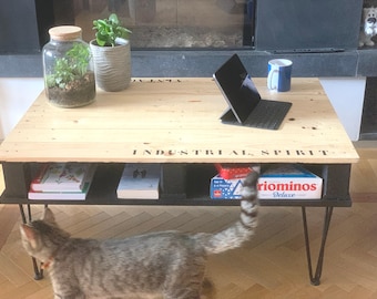 Tavolino in stile industriale