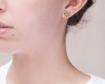 KYPSÈLI EARRING POLLINE - Studs - Brass - Silver - bees - beeswax - honeycomb