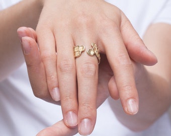 KYPSÈLI RING Ape Operaia - Brass - adjustable - bees - beeswax - honeycomb - workerbee