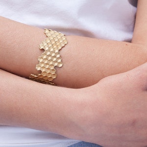 KYPSÈLI BRACELET ALVEARE Studs Brass Silver bees beeswax honeycomb nectar honey hive image 4