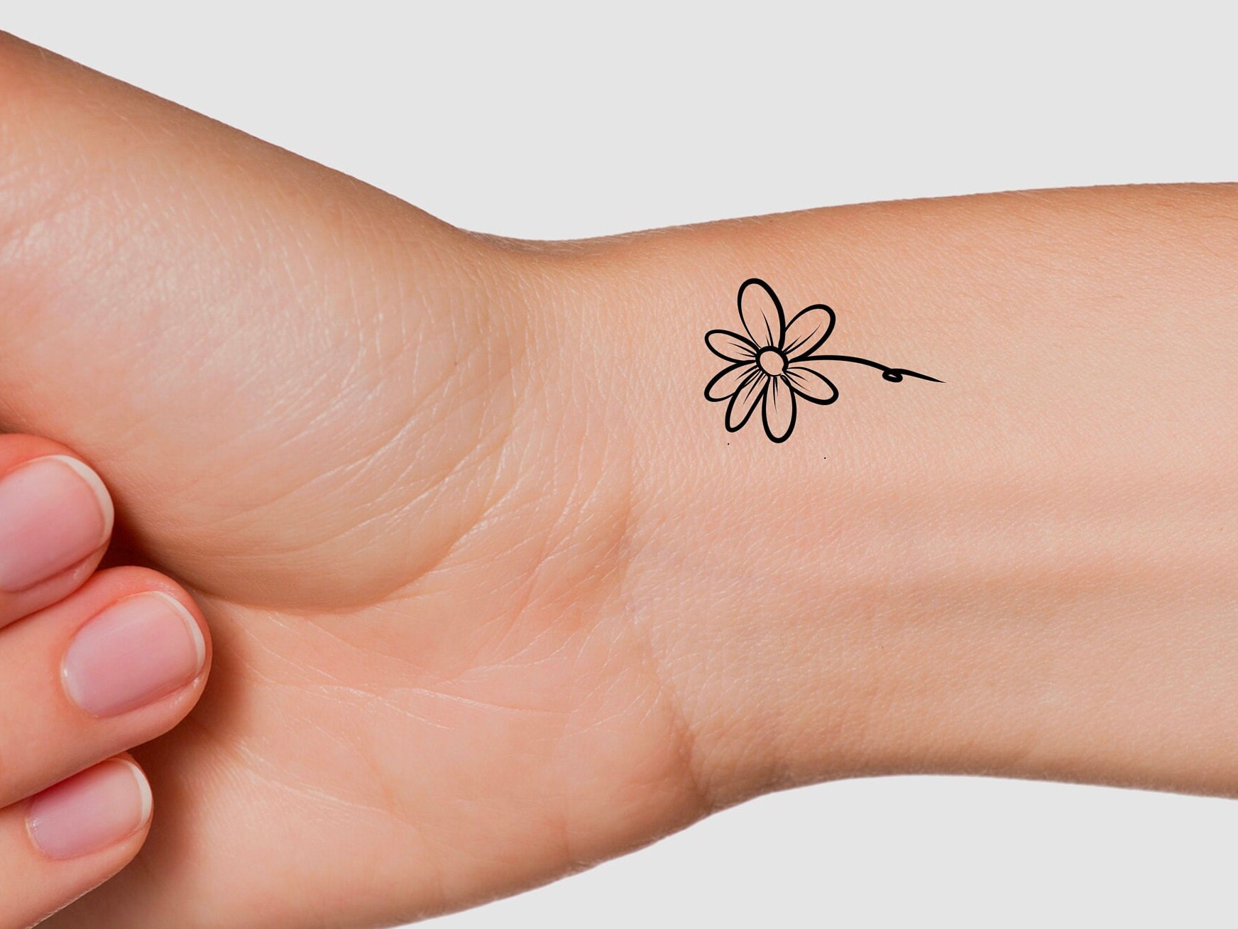 Daisy tattoo a symbol of happiness and love   Онлайн блог о тату  IdeasTattoo