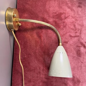 Vintage wall light from the 50s and 60s, flexible arm.