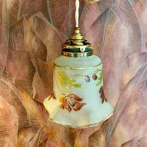 Vintage Tulpen-Wandlampe aus den 60er Jahren, Retro-Pendelleuchte aus Milchglas