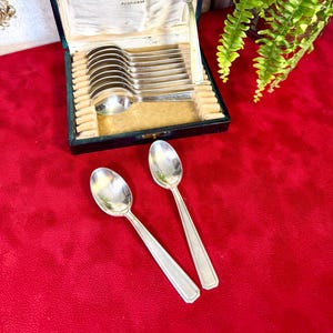 12 silver-plated metal spoons, MARS goldsmithery, box of 12 dessert spoons, antique French Art Deco silverware.