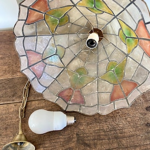 Vintage mother-of-pearl and brass pendant light, Art Deco style image 5