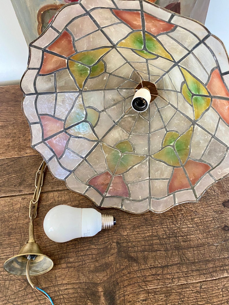 Vintage mother-of-pearl and brass pendant light, Art Deco style image 5