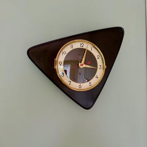 Antique Vedette Formica asymmetrical wall clock, vintage French 60s, retro pendulum.