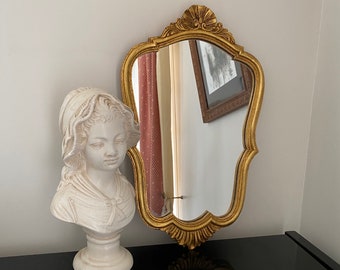 Ancien miroir style Louis XV ‘’Rocaille’’ à coquille, miroir doré baroque.