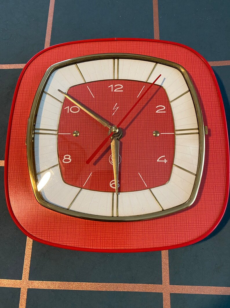 Horloge, pendule SMI vintage, Formica rouge, fonctionnelle, années 60. image 4