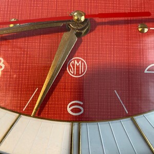 Horloge, pendule SMI vintage, Formica rouge, fonctionnelle, années 60. image 5