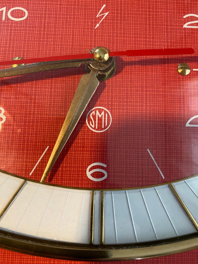 Horloge, pendule SMI vintage, Formica rouge, fonctionnelle, années 60. image 5