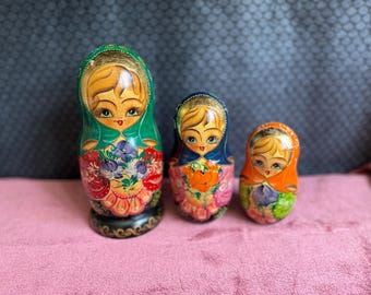 Large Russian doll, Matryoshka, vintage collection, folk art decoration, set of 3 traditional nesting dolls.