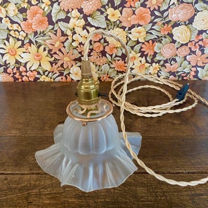 Vintage Tulpen-Wandlampe aus den 60er Jahren, Retro-Pendelleuchte aus Milchglas
