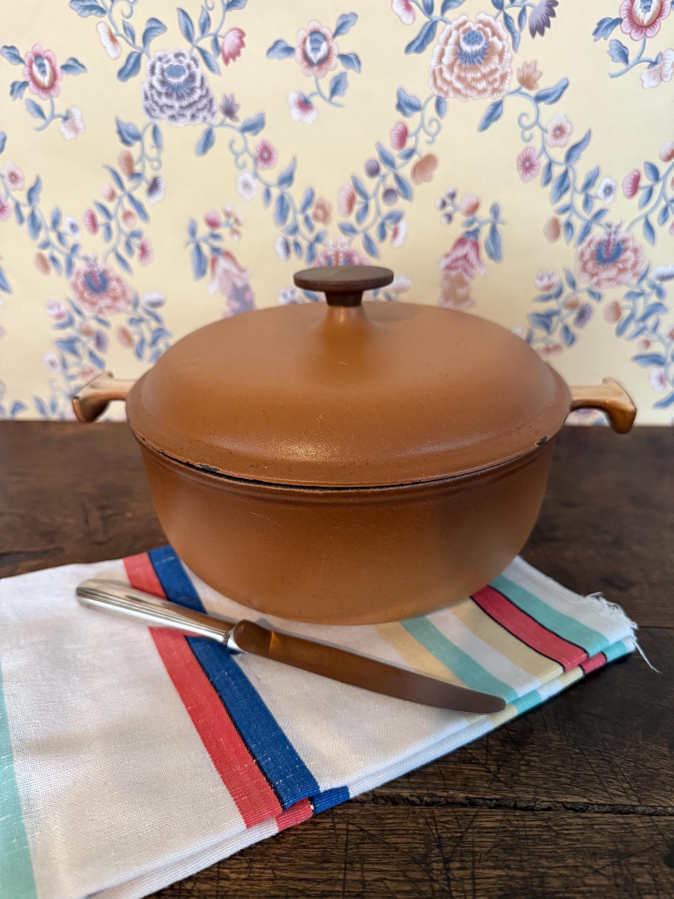 Le Creuset Mini Round Cocotte with Flower Lid, 8oz. Meringue