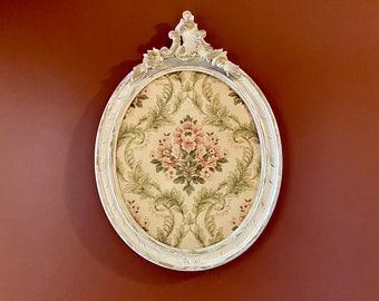 Ancien cadre ovale  en bois sculpté style Louis XVI, inspiration shabby.