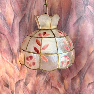 Vintage pendant light in mother-of-pearl and brass, Art Deco style