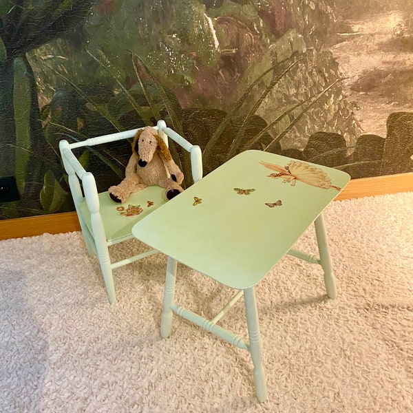 Table et chaise vintage pour enfant, petit mobilier enfant ou poupée.