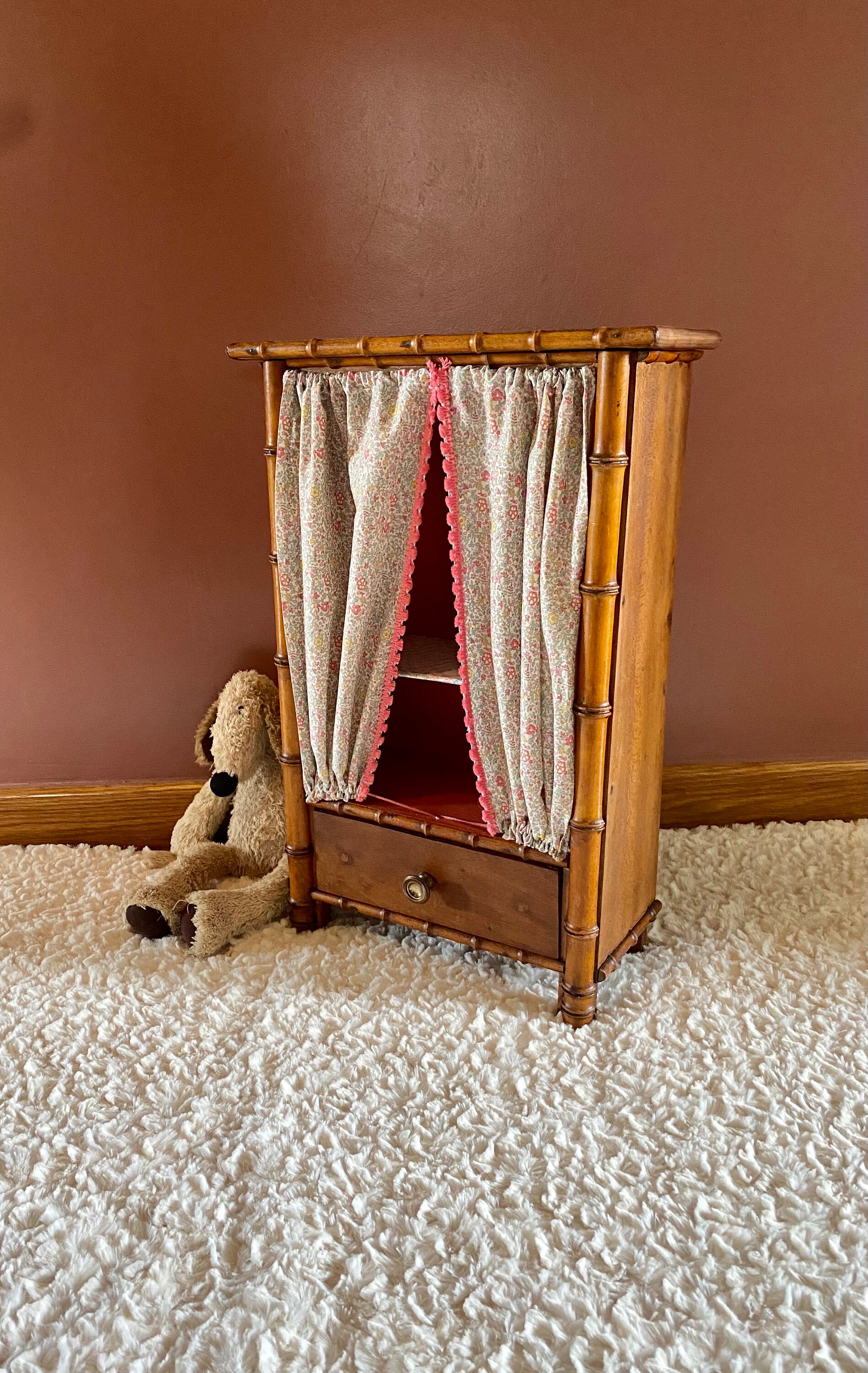 ANCIENNE ARMOIRE DE poupée en bois et bambou EUR 35,00 - FR