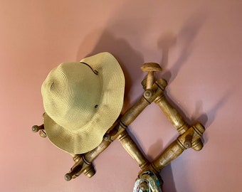 Porte-manteau et chapeaux ,imitation bambou, ancienne patère extensible, style shabby, 1930-1950.