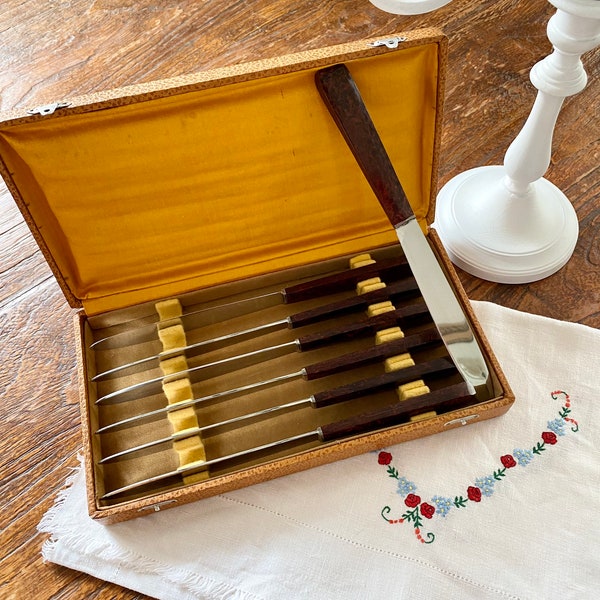 Coffret de 8 couteaux vintage en acier inoxydable et Bakélite, couverts de table .