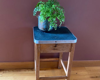 Tabouret  coffre  Formica  vintage 1950/1960, tabouret rustique en bois, ancien tabouret de cireur, atelier, cuisine.