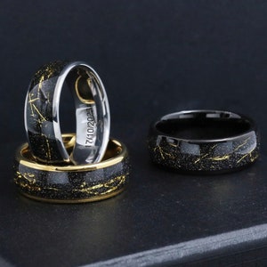 Gepersonaliseerde Galaxy-ring voor hem, gepersonaliseerde trouwring van wolfraam voor mannen, zijn verlovingsring, belofte-ring met 18 karaat bladgoudinleg, jubileumcadeau