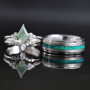 Conjunto de anillos de promesa a juego personalizados, anillos de boda personalizados para pareja, anillo de compromiso para él y para ella, anillo de ágata de musgo, anillo de tungsteno imagen 1