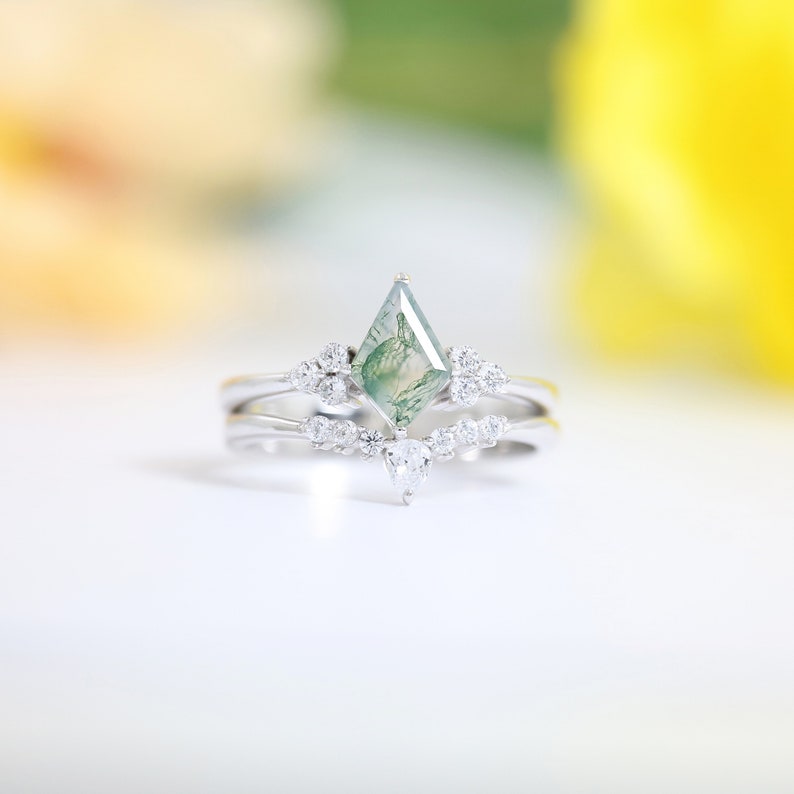 Conjunto de anillos de promesa a juego personalizados, anillos de boda personalizados para pareja, anillo de compromiso para él y para ella, anillo de ágata de musgo, anillo de tungsteno imagen 9