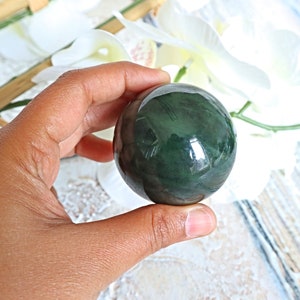 Canadian Nephrite Jade Sphere 2 inches, High quality flawless Canadian Green Nephrite Jade Sphere 50mm Healing Crystal