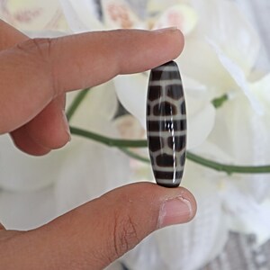 Hand Carved Tibetan Dzi Agate Bead (37mm)