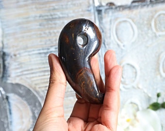 Large Iron Tiger Magatama, Japanese Magatama