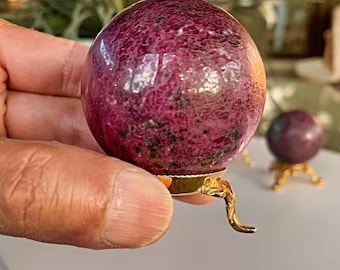 Esferas de Rubí Raras: Cristales de Vitalidad y Pasión para Coleccionistas y Sanadores