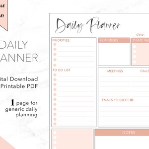 Pode incluir: Um planejador diário imprimível com seções para prioridades, lista de tarefas, lembretes, reuniões, chamadas, e-mails e notas. O planejador é projetado em um fundo branco com detalhes em rosa e mede 8,5 x 11 polegadas.