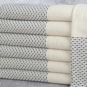 Toalha de prato com monograma, toalha de cozinha com monograma, toalha azul marinho, toalha de linho, presente de dama de honra de 20 x 40 polegadas, toalha de convidados, toalha de viagem,