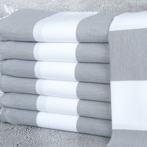 Toalha turca personalizada, lembrancinhas de casamento para convidados, toalha cinza-branca escura, toalha listrada, toalha de caixa de dama de honra de 40 x 71 polegadas,