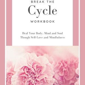 Peut inclure: Une couverture de livre intitulée Break The Cycle Workbook avec le sous-titre Heal Your Body, Mind and Soul Though Self-Love and Mindfulness par Joanna Napolitano. Le design présente un fond blanc avec une bordure rose et des œillets roses.