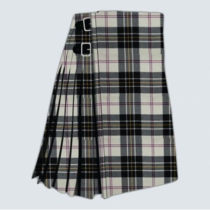 Peut inclure: Un kilt écossais à carreaux blancs, noirs et jaunes avec une bande rose. Le kilt a un devant plissé et une fermeture à boucle.