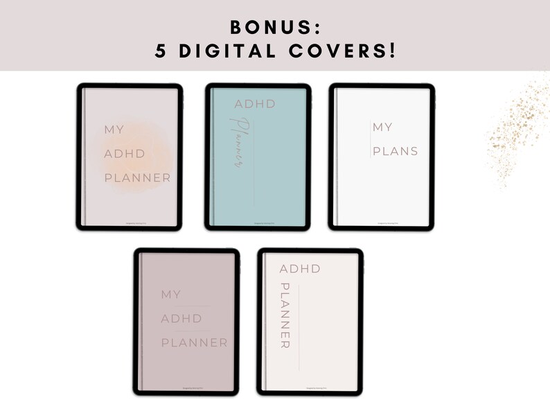 Op de afbeelding: Vijf digitale planner-covers voor een iPad of tablet. De covers hebben verschillende kleuren en ontwerpen, waaronder een lichtblauwe cover met de tekst "ADHD Planner", een witte cover met de tekst "My Plans", een lichtroze cover met de tekst "My ADHD Planner" en een beige cover met de tekst "ADHD Planner".