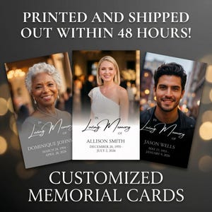 Puede incluir: Tarjetas conmemorativas personalizadas con fotos de tres personas. Cada tarjeta incluye la frase "In Loving Memory of" seguida de un nombre y fechas. Las tarjetas se muestran sobre un fondo oscuro con el texto "Printed and Shipped Out Within 48 Hours!"
