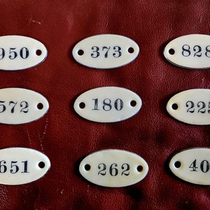Etiquetas de números vintage em esmalte francês/latão