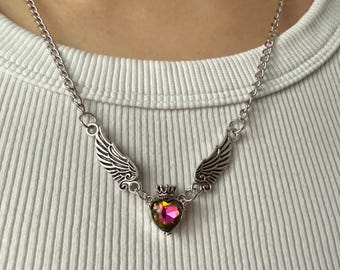 Naszyjnik ze skrzydlatym sercem, gotycki naszyjnik z anielskimi skrzydłami Y2K, wisiorek z różowym kryształowym sercem, biżuteria Fairycore, prezent dla niej, stal nierdzewna