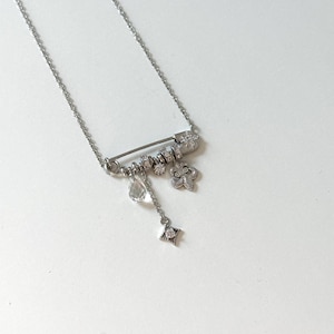 Silber Sicherheitsnadel Charme Halskette, Fleur de Lis Halskette, Edelstahl Pin Halskette, Whimsigoth Alt Schmuck, Kokette Halskette
