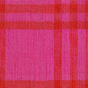 Könnte beinhalten: Nahaufnahme eines gewebten Stoffes mit einem kräftigen, geometrischen Muster. Das Design zeigt ein Raster aus abwechselnden rosa und roten Blöcken und Streifen. Die Textur des Stoffes ist sichtbar, was auf ein strukturiertes Gewebe hindeutet. Die Farbpalette ist lebendig und auffällig.