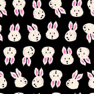 Puede incluir: Patrón repetitivo de conejos de dibujos animados blancos con orejas y narices rosas sobre fondo negro. Los conejos están en varias orientaciones, creando un diseño lúdico y caprichoso. Adecuado para tela, papel pintado u otras aplicaciones decorativas.