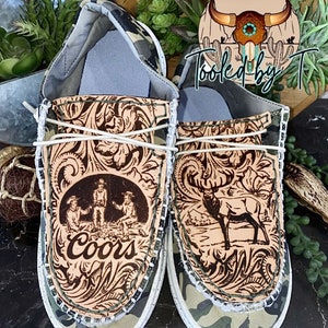 Individuell punzierte Slipper / Slipper der Marke Heydudes